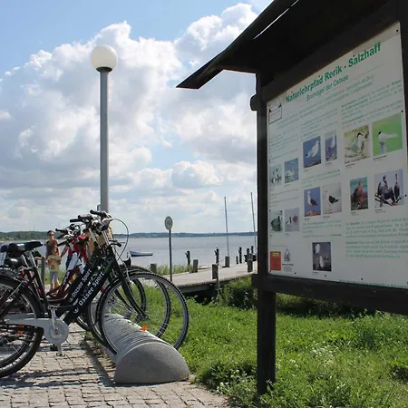 Reetdach Nahe Ostseebad Kuehlungsborn *