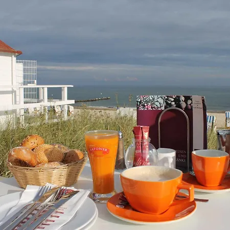 Reetdach Nahe Ostseebad Kuehlungsborn Farm stay