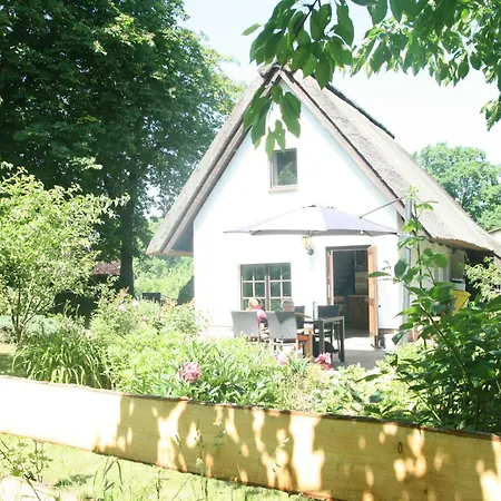 Reetdach Nahe Ostseebad Kuehlungsborn 팜스테이